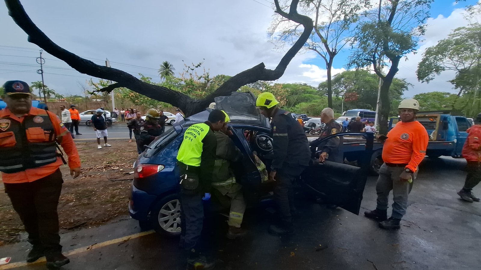 Tres heridos en accidente en avenida Guayana (+video)